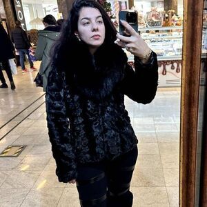 ladies natural bison fur short black jacket fur coat